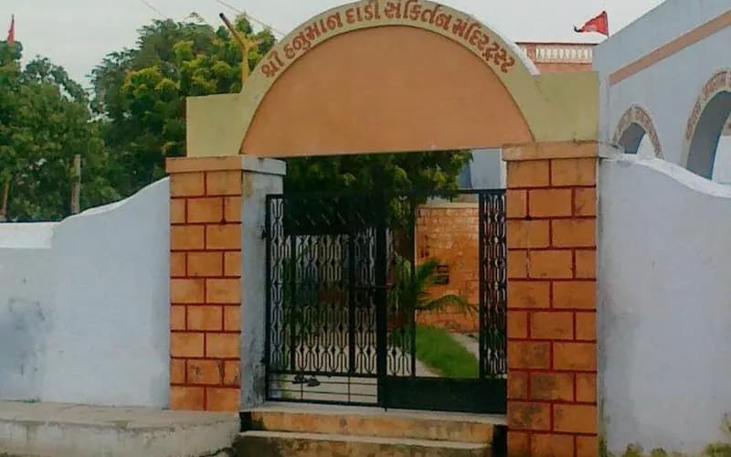 Entrance gate of the Hanuman Dandi temple on Bet Dwarka